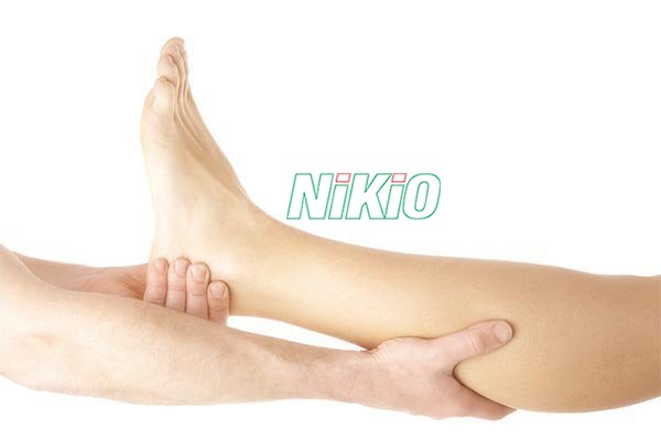 Kéo căng cơ chân nhẹ nhàng để giảm cơ đau nhanh chóng