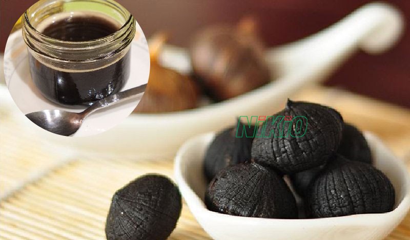 Tỏi đen bóc tách vỏ làm nước ép uống tốt cho sức khoẻ và dạ dày