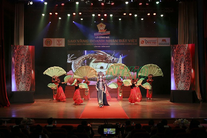 sân khấu chương trình