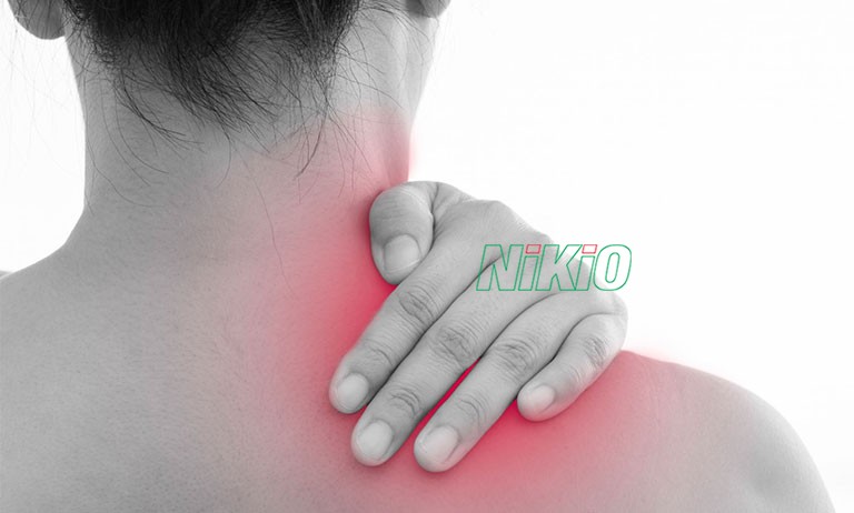 Đau khớp bả vai phải thường sẽ có cảm giác đau nhói và âm ỉ 