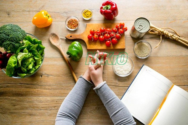 Chế độ ăn uống hợp lý sẽ giúp thuyên giảm tình trạng giãn dây chằng bả vai