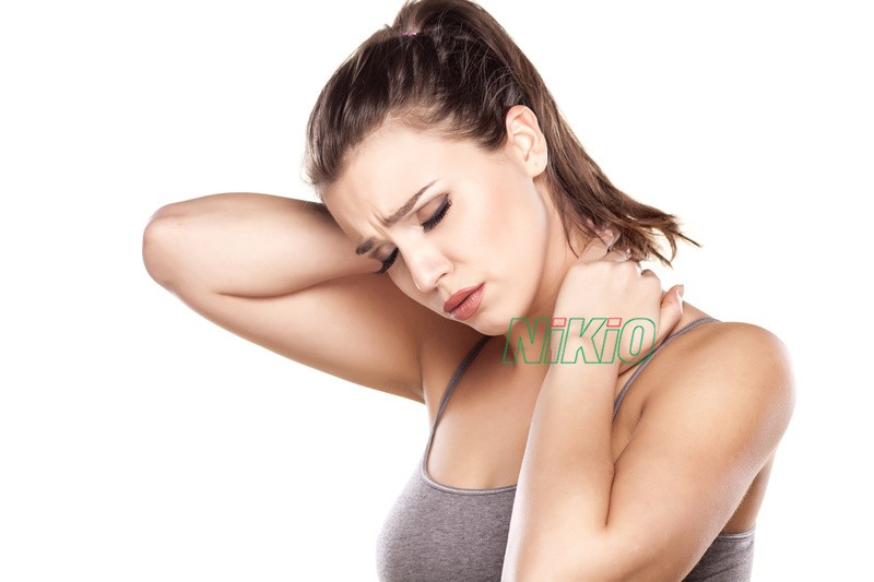 Đau mỏi cổ vai gáy vào mùa đông máu sẽ ít lưu thông gây ra tình trạng đau mỏi