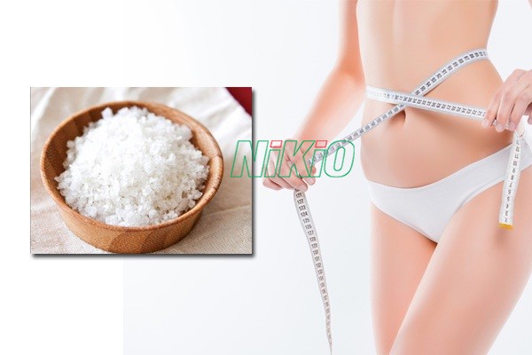 Massage bụng bằng muối theo chiều kim đồng hồ giúp đốt cháy mỡ nhanh