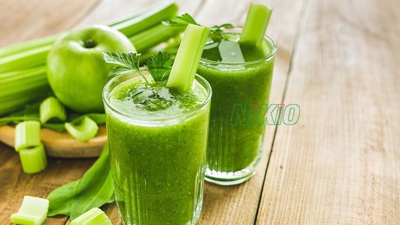 Sinh tố táo, cần tây uống vào buổi sáng là thời điểm giúp giảm mỡ bụng nhanh 