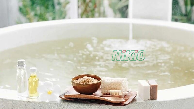 Tắm bằng muối Epsom giúp làm giảm căng cơ bắp chân cải thiện sức khỏe 