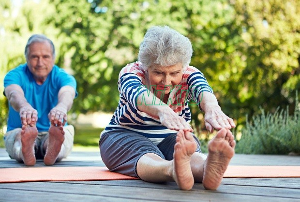 Tập thể dục thường xuyên sẽ giúp người cao tuổi giảm bị sưng phù chân