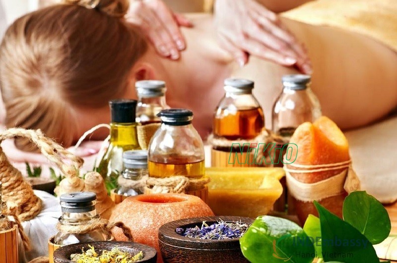 Massage vai gáy bằng tinh dầu giúp hỗ trợ điều trị bệnh đau mỏi vai gáy